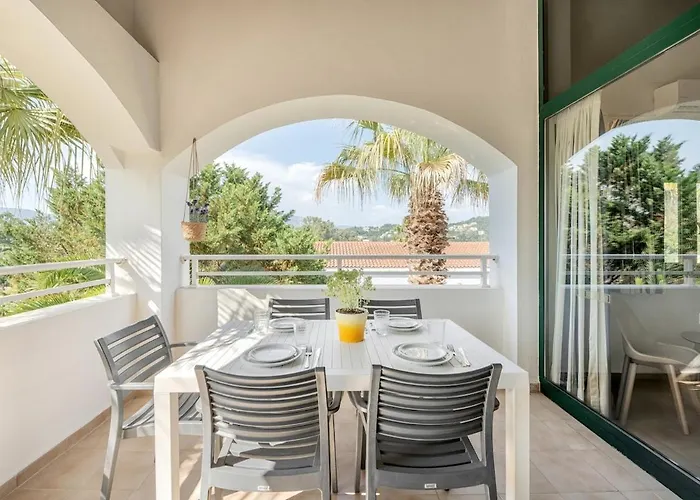 Bay Serenity Apartment
